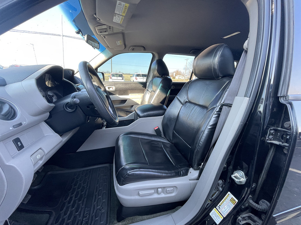 2014 Honda PILOT EX Located at Dave's GreenLight Auto Sales light-box-slides