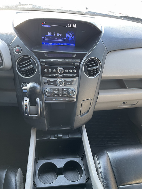 2014 Honda PILOT EX Located at Dave's GreenLight Auto Sales light-box-slides