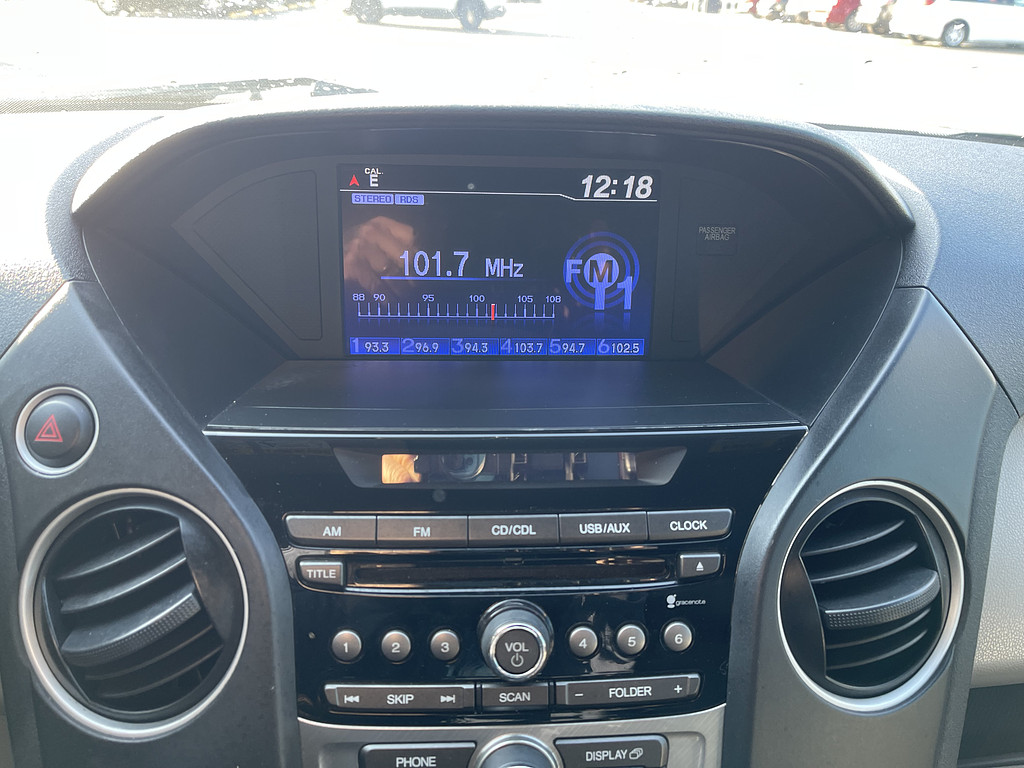 2014 Honda PILOT EX Located at Dave's GreenLight Auto Sales light-box-slides