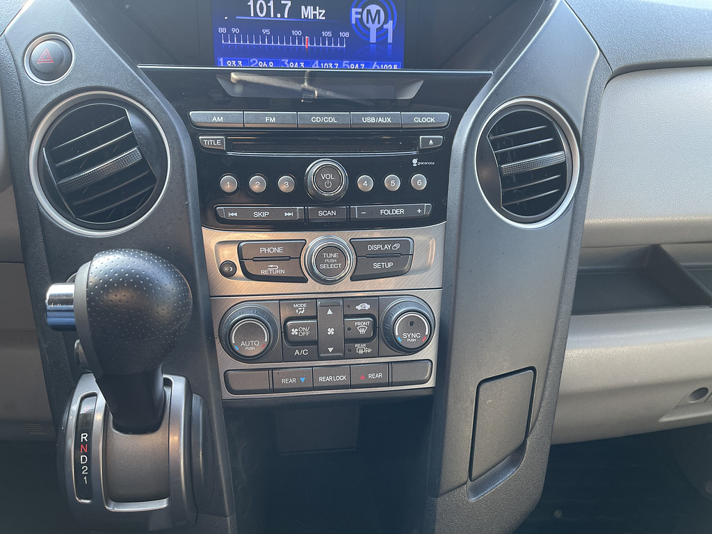 2014 Honda PILOT EX Located at Dave's GreenLight Auto Sales light-box-slides