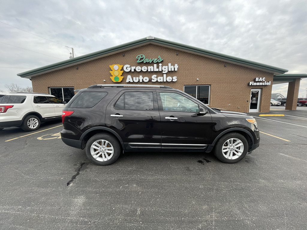 2014 Ford Explorer XLT Located at Dave's GreenLight Auto Sales light-box-slides