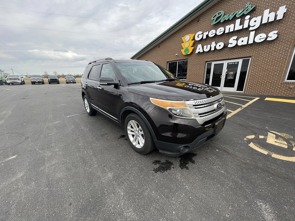 2014 Ford Explorer XLT Located at Dave's GreenLight Auto Sales light-box-slides