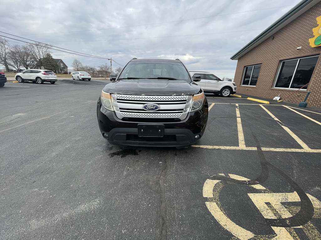 2014 Ford Explorer XLT Located at Dave's GreenLight Auto Sales light-box-slides