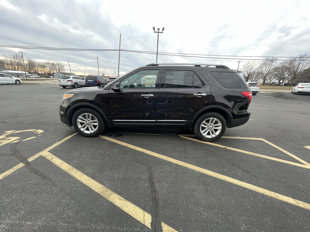 2014 Ford Explorer XLT Located at Dave's GreenLight Auto Sales light-box-slides