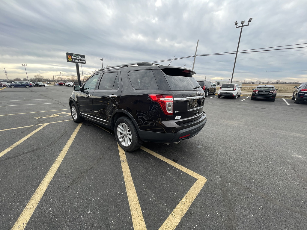 2014 Ford Explorer XLT Located at Dave's GreenLight Auto Sales slide-image