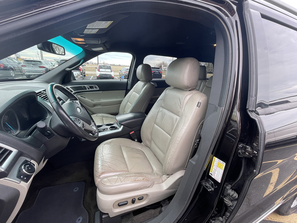 2014 Ford Explorer XLT Located at Dave's GreenLight Auto Sales light-box-slides