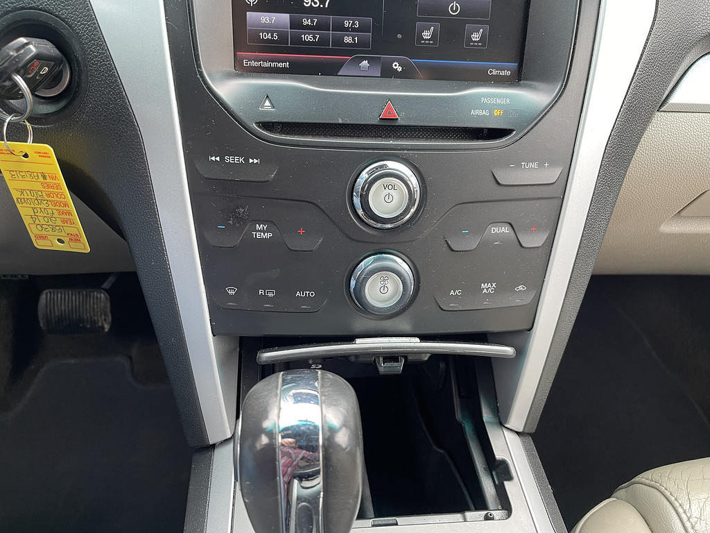 2014 Ford Explorer XLT Located at Dave's GreenLight Auto Sales light-box-slides