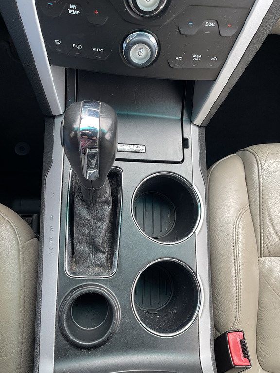 2014 Ford Explorer XLT Located at Dave's GreenLight Auto Sales slide-image