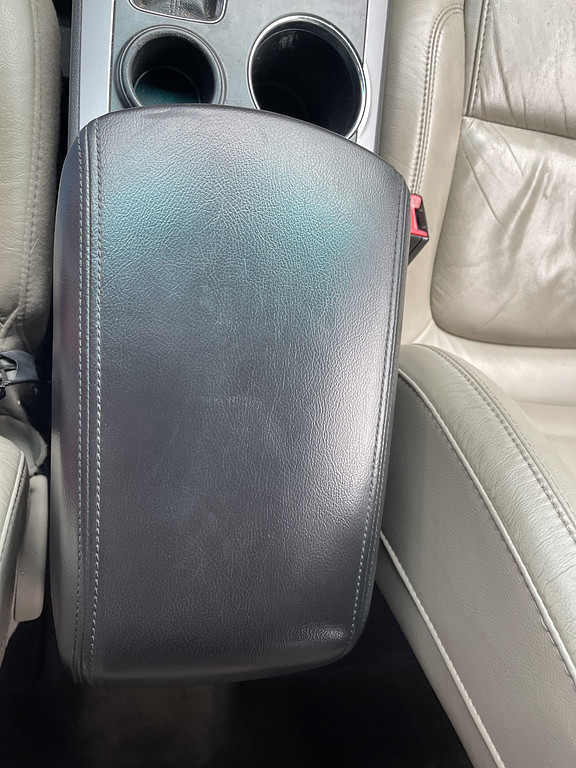 2014 Ford Explorer XLT Located at Dave's GreenLight Auto Sales slide-image