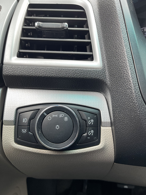 2014 Ford Explorer XLT Located at Dave's GreenLight Auto Sales slide-image