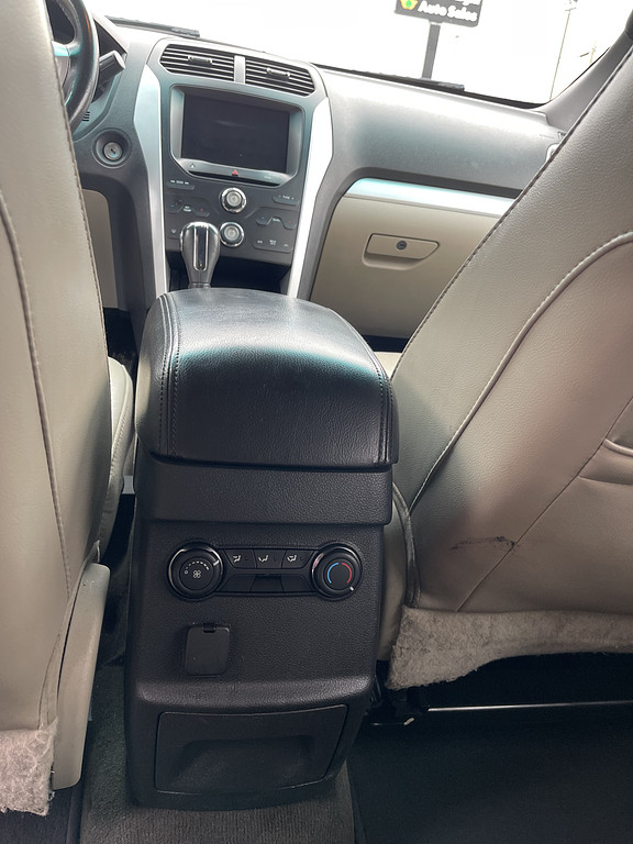 2014 Ford Explorer XLT Located at Dave's GreenLight Auto Sales light-box-slides