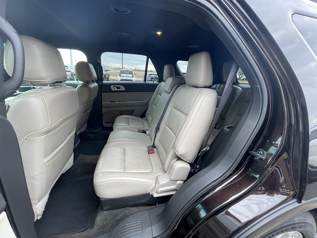 2014 Ford Explorer XLT Located at Dave's GreenLight Auto Sales slide-image