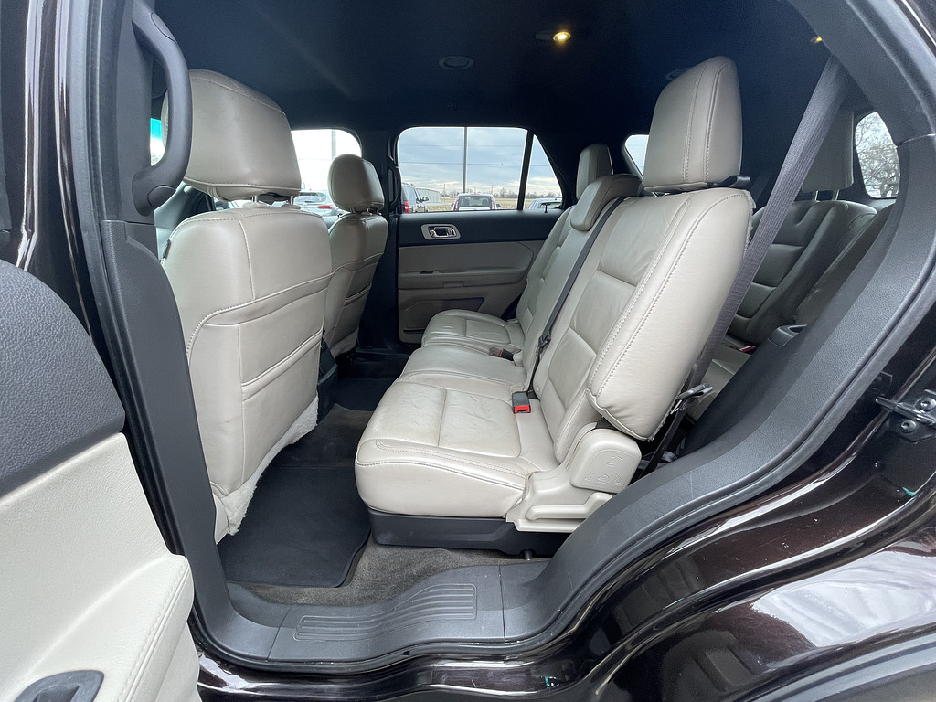 2014 Ford Explorer XLT Located at Dave's GreenLight Auto Sales light-box-slides