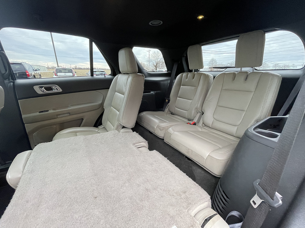 2014 Ford Explorer XLT Located at Dave's GreenLight Auto Sales slide-image