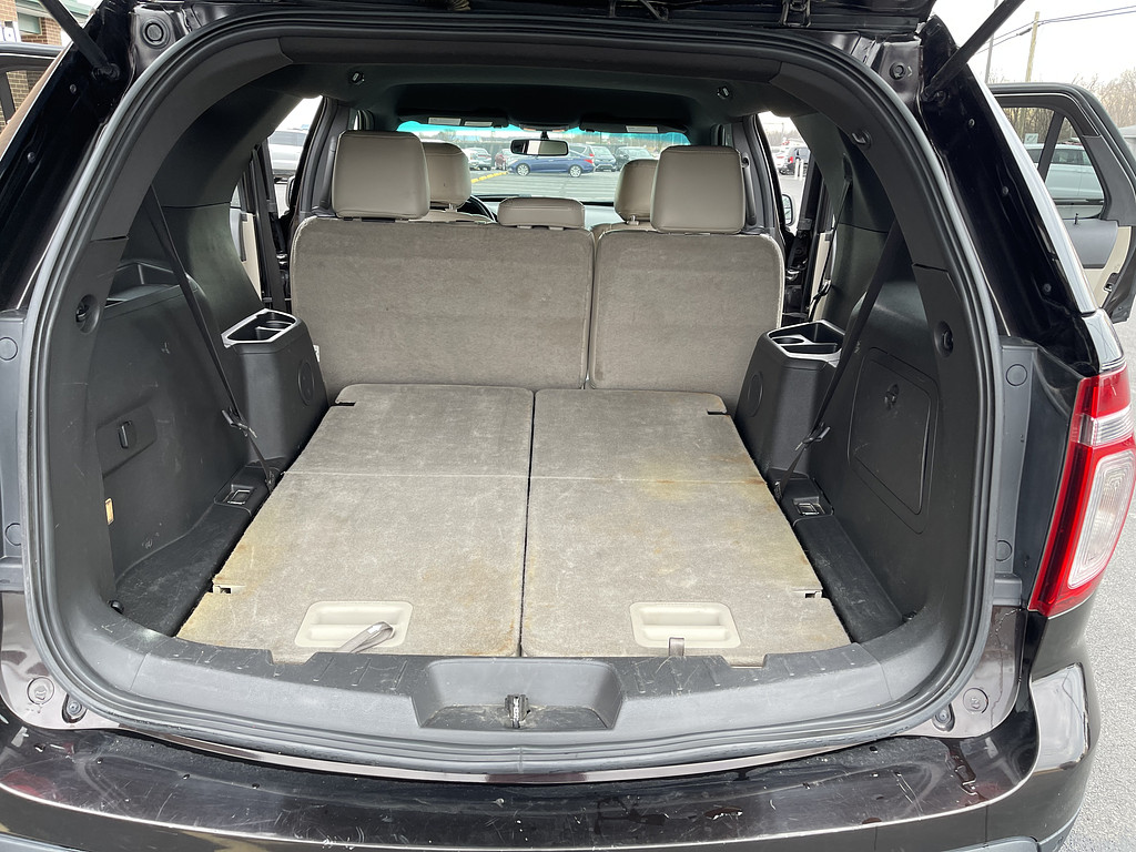 2014 Ford Explorer XLT Located at Dave's GreenLight Auto Sales light-box-slides