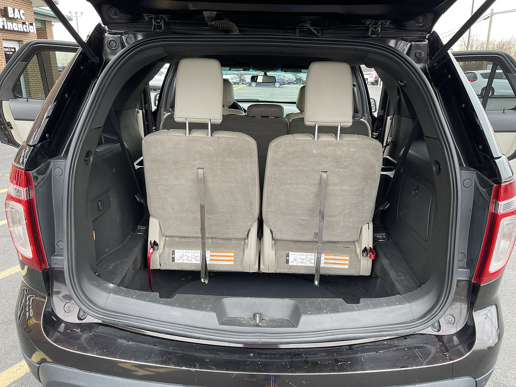 2014 Ford Explorer XLT Located at Dave's GreenLight Auto Sales light-box-slides