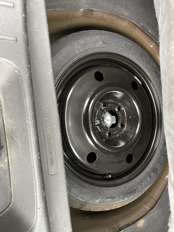 2014 Ford Explorer XLT Located at Dave's GreenLight Auto Sales slide-image