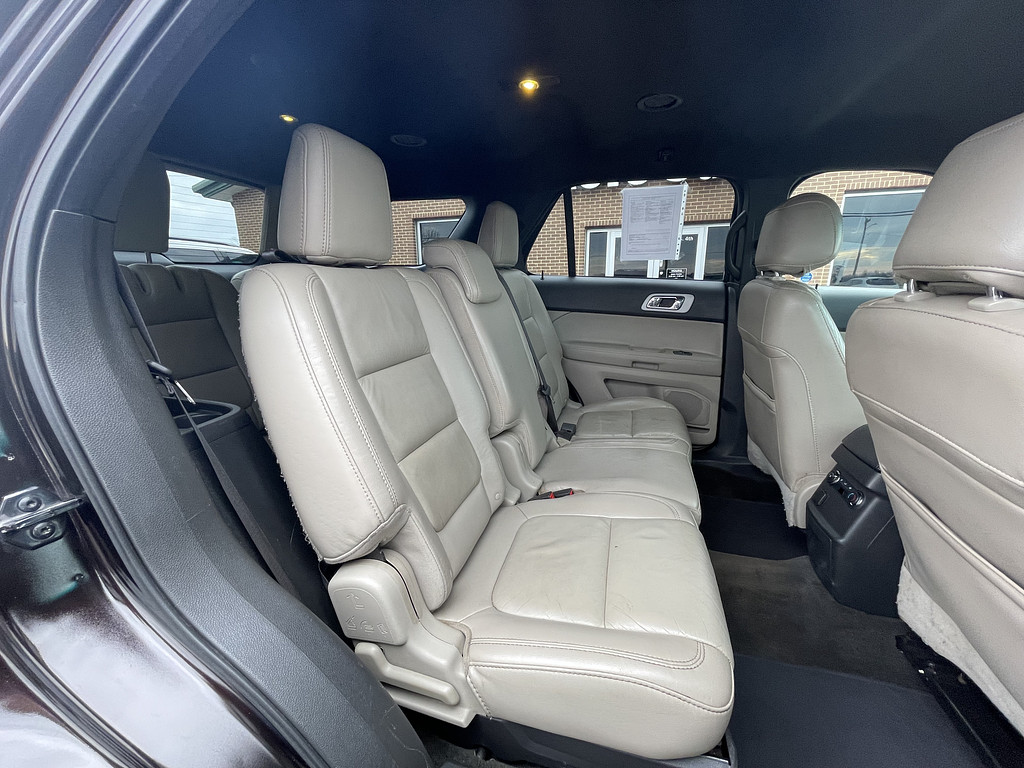 2014 Ford Explorer XLT Located at Dave's GreenLight Auto Sales slide-image