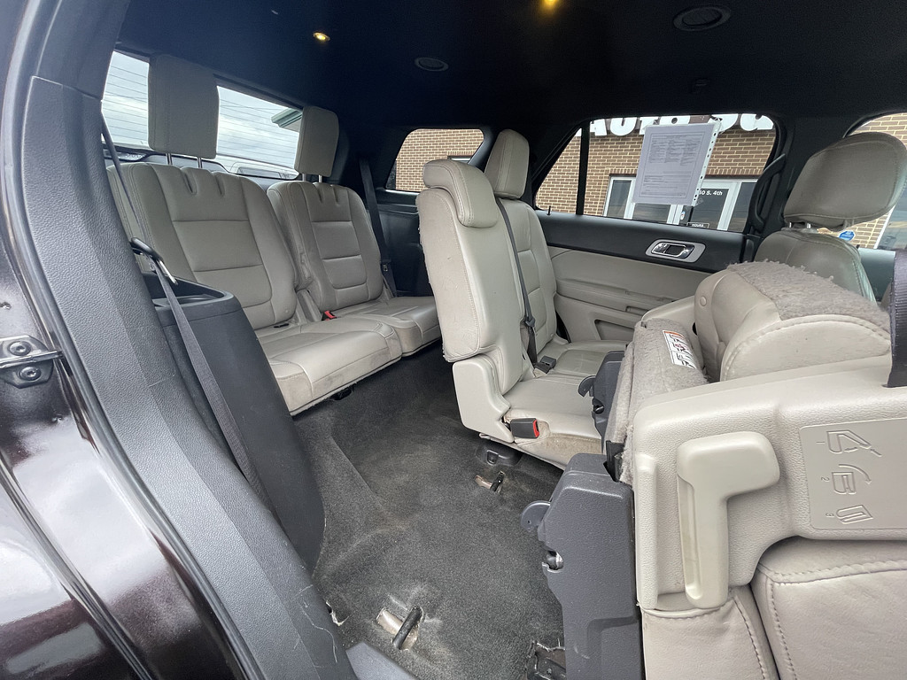 2014 Ford Explorer XLT Located at Dave's GreenLight Auto Sales light-box-slides