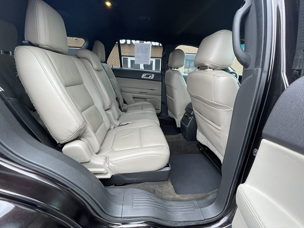 2014 Ford Explorer XLT Located at Dave's GreenLight Auto Sales light-box-slides