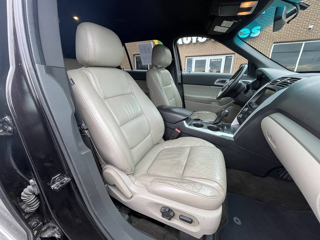 2014 Ford Explorer XLT Located at Dave's GreenLight Auto Sales light-box-slides