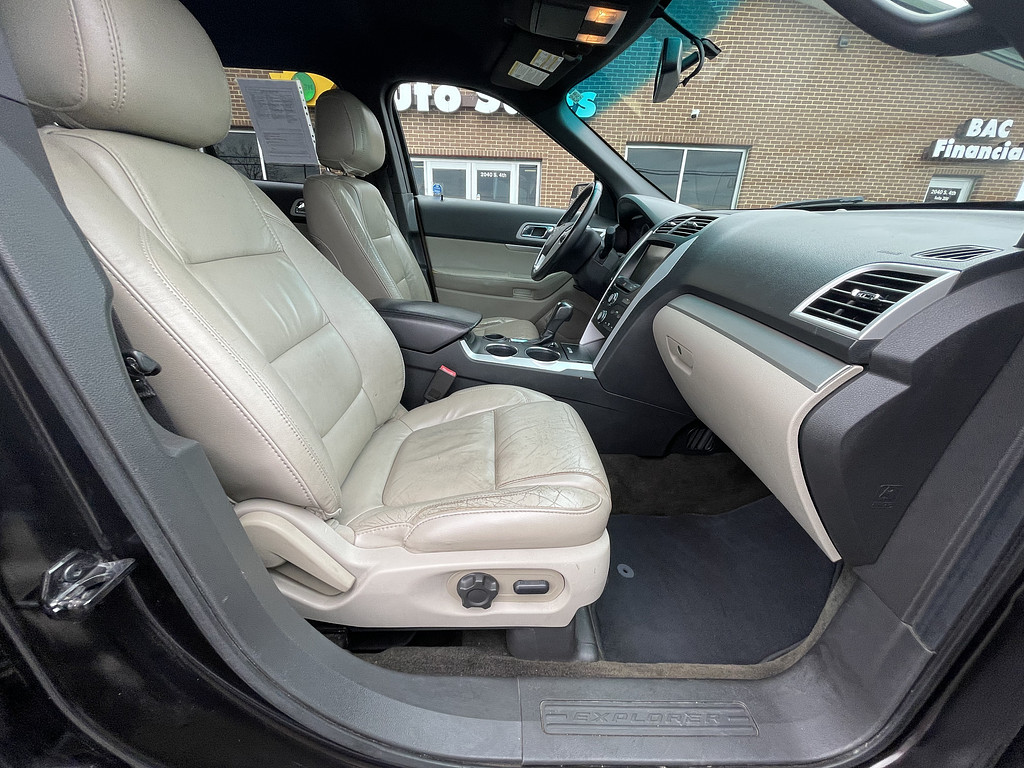 2014 Ford Explorer XLT Located at Dave's GreenLight Auto Sales light-box-slides