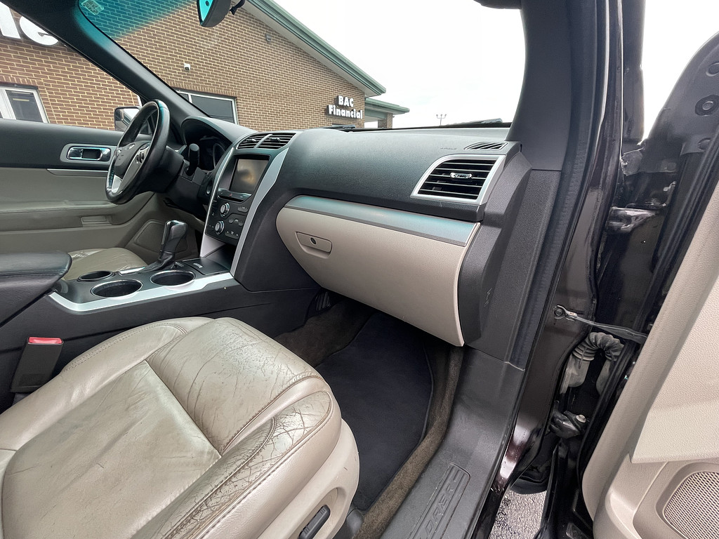 2014 Ford Explorer XLT Located at Dave's GreenLight Auto Sales slide-image