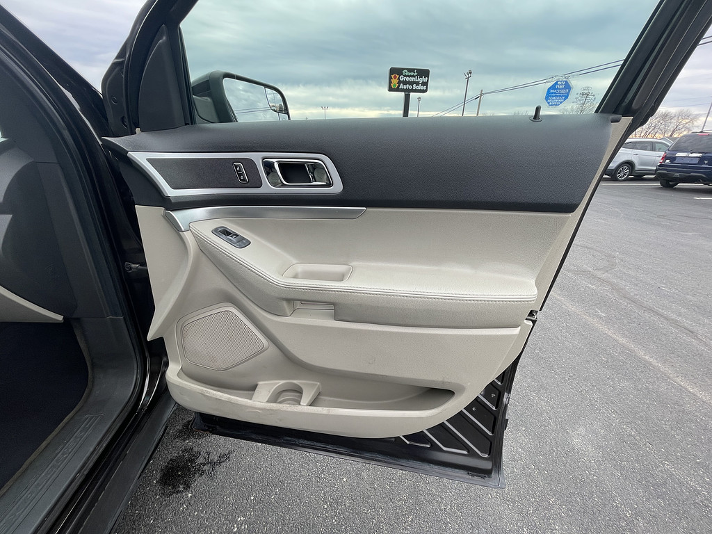 2014 Ford Explorer XLT Located at Dave's GreenLight Auto Sales light-box-slides