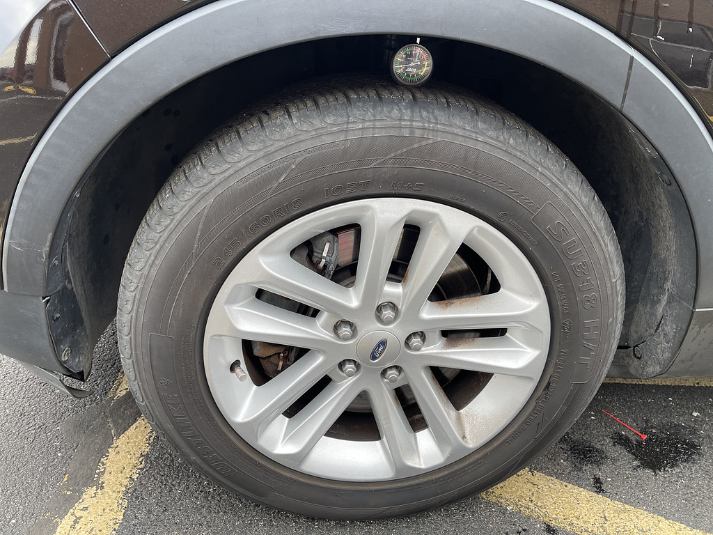 2014 Ford Explorer XLT Located at Dave's GreenLight Auto Sales slide-image