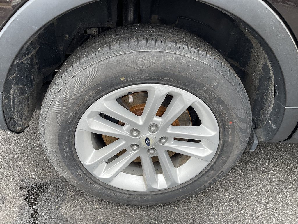 2014 Ford Explorer XLT Located at Dave's GreenLight Auto Sales light-box-slides