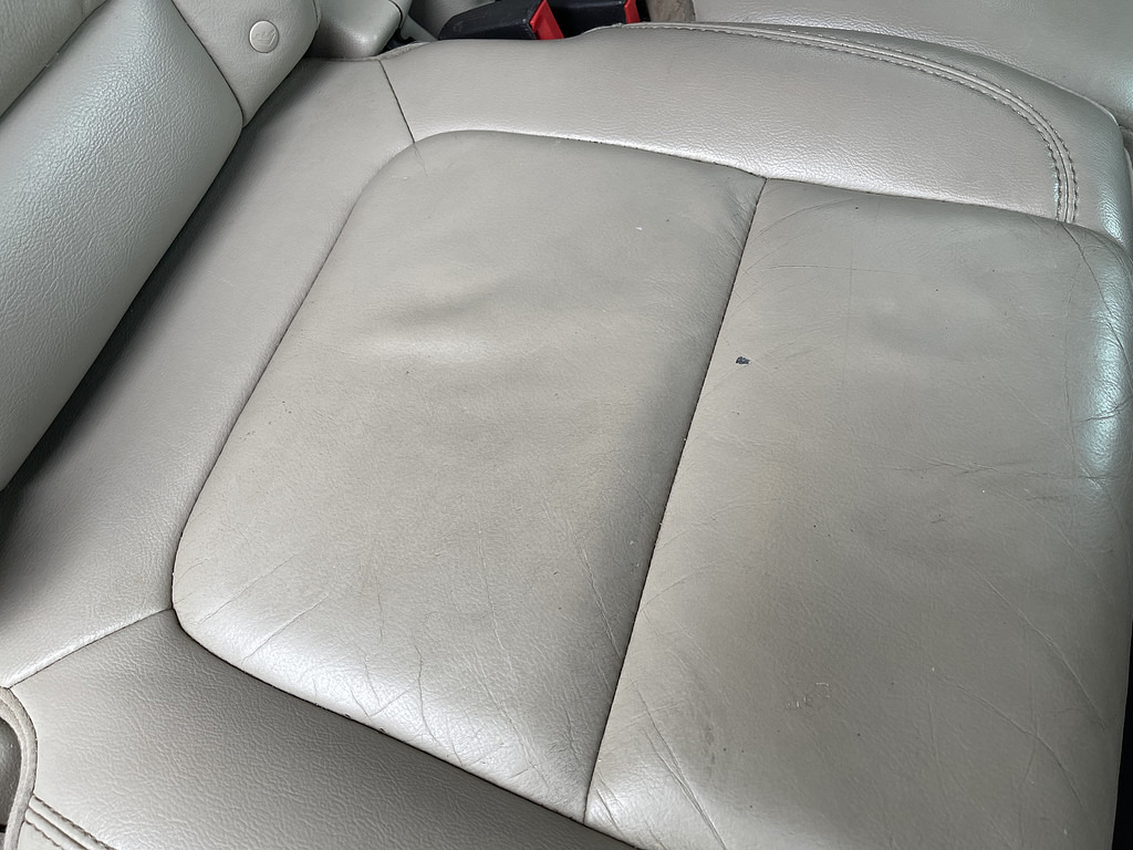 2014 Ford Explorer XLT Located at Dave's GreenLight Auto Sales slide-image