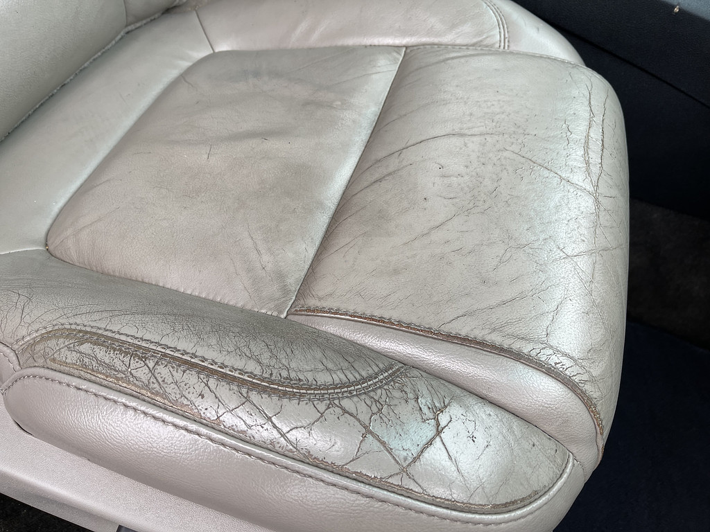 2014 Ford Explorer XLT Located at Dave's GreenLight Auto Sales slide-image