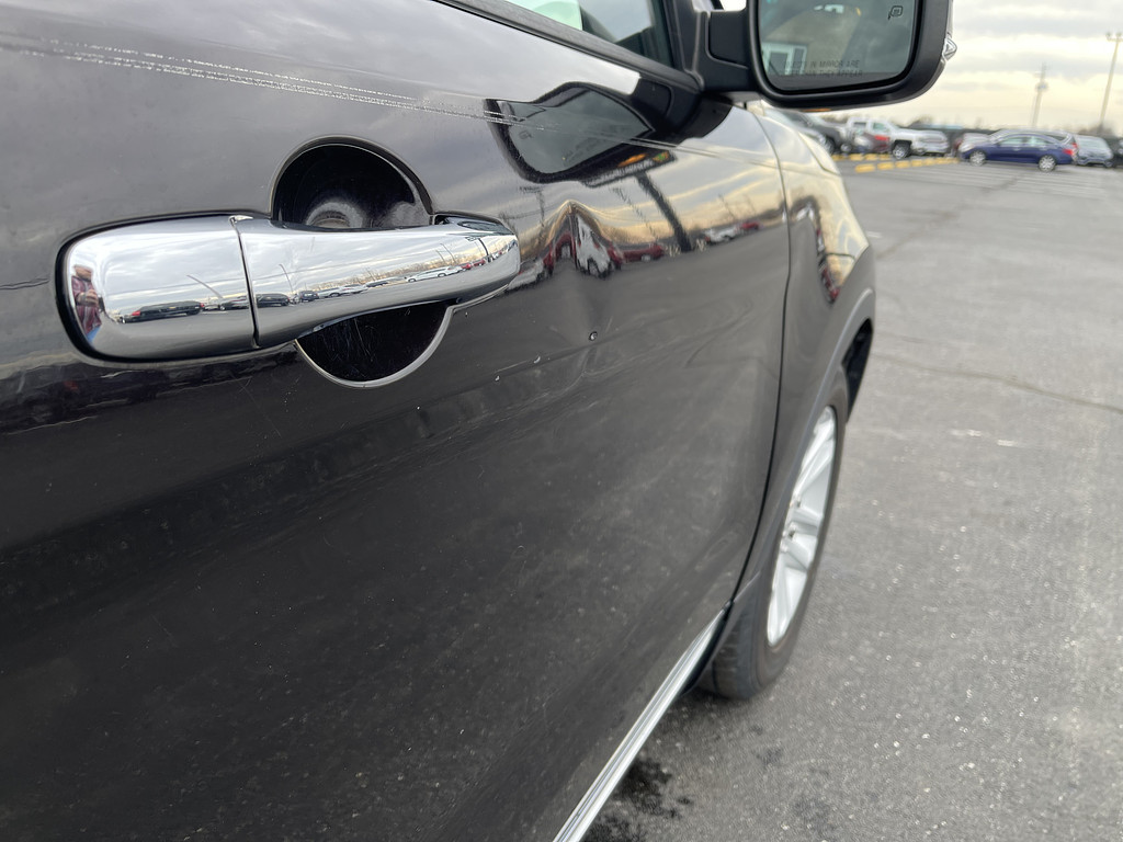 2014 Ford Explorer XLT Located at Dave's GreenLight Auto Sales slide-image