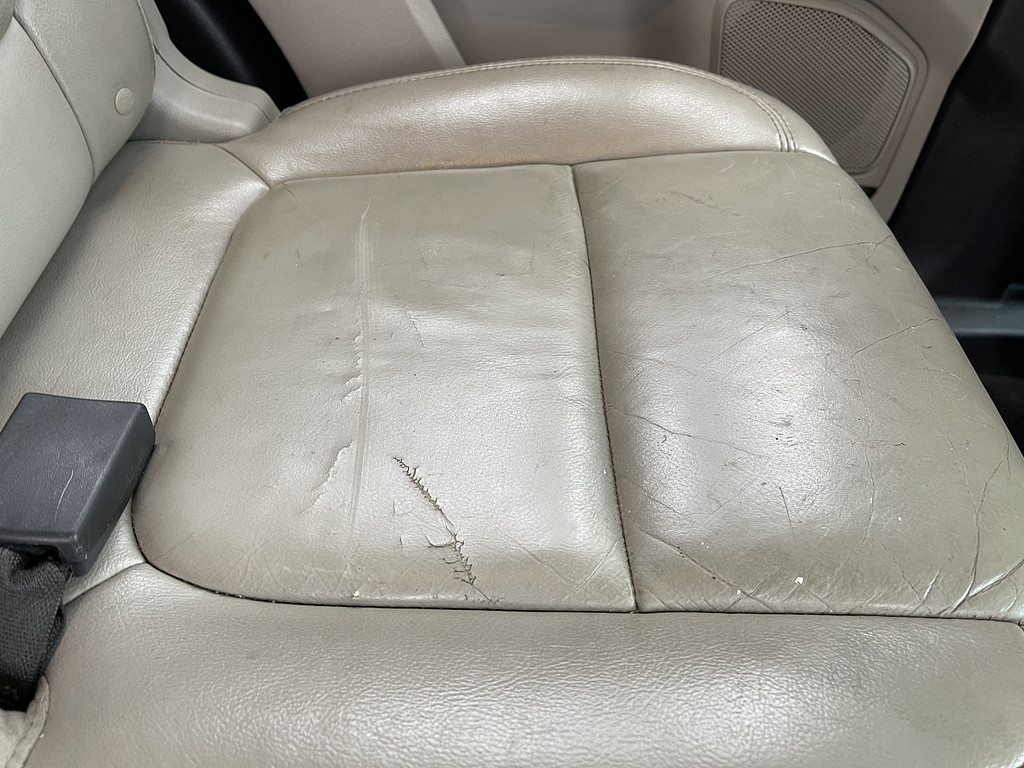 2014 Ford Explorer XLT Located at Dave's GreenLight Auto Sales light-box-slides