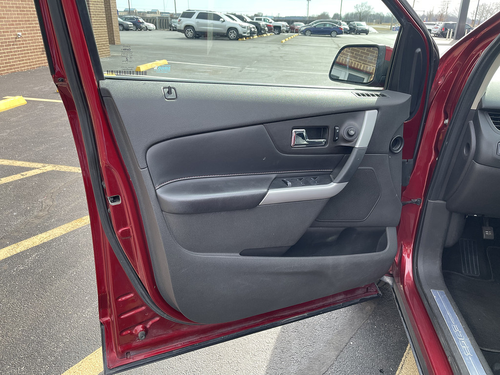 2013 Ford EDGE LIMITED Located at Dave's GreenLight Auto Sales light-box-slides