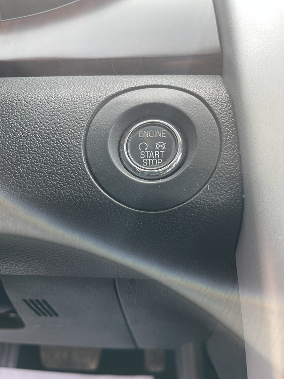 2013 Ford EDGE LIMITED Located at Dave's GreenLight Auto Sales light-box-slides