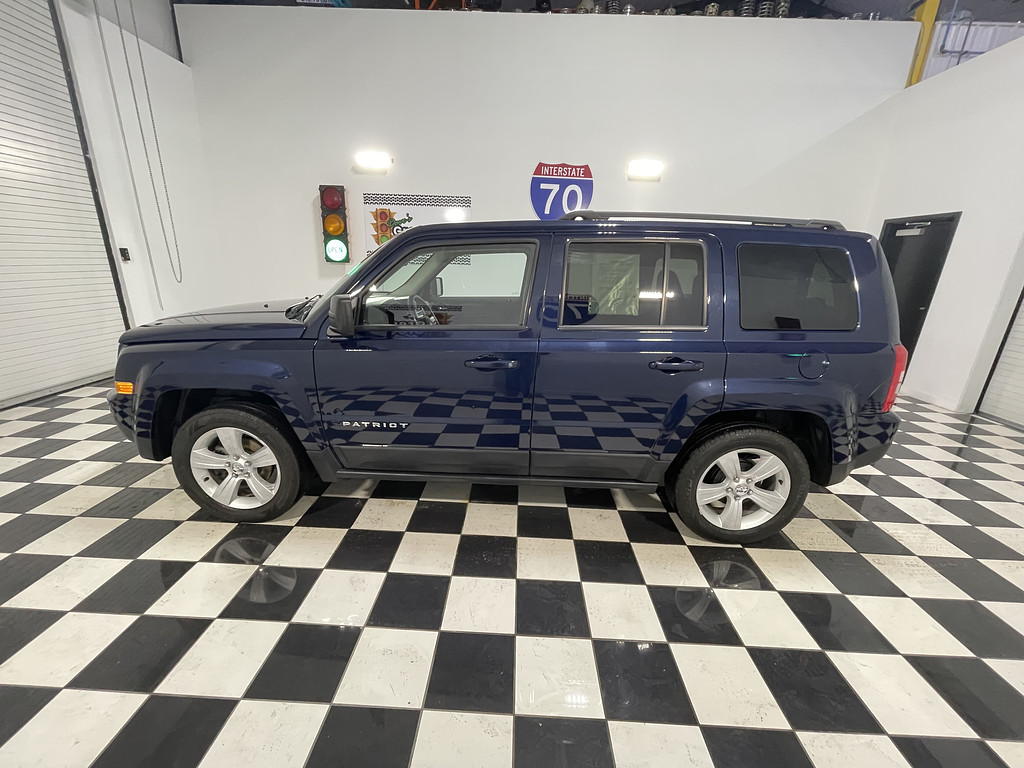 2016 Jeep PATRIOT LATITUDE Located at Dave's GreenLight Auto Sales slide-image