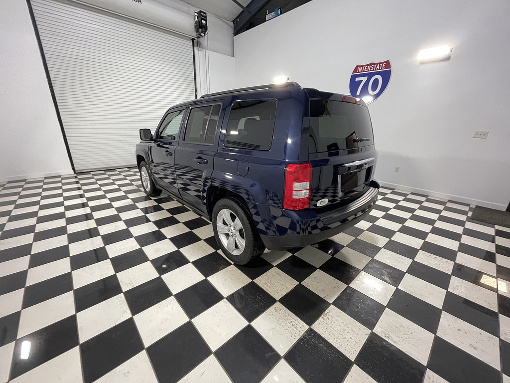 2016 Jeep PATRIOT LATITUDE Located at Dave's GreenLight Auto Sales slide-image