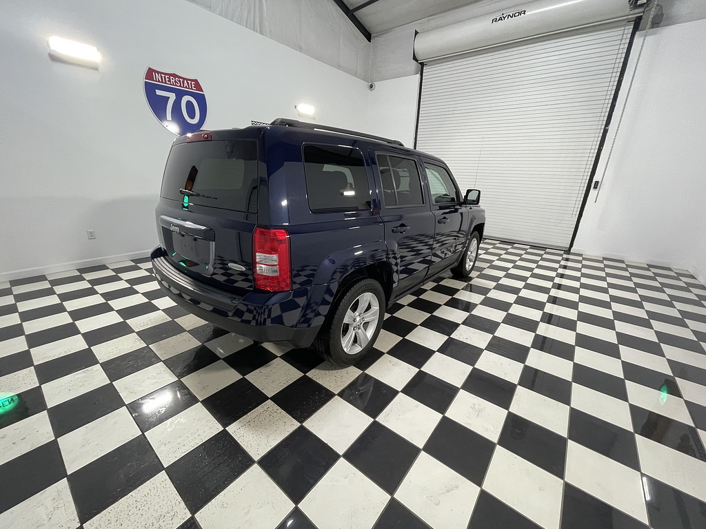 2016 Jeep PATRIOT LATITUDE Located at Dave's GreenLight Auto Sales slide-image
