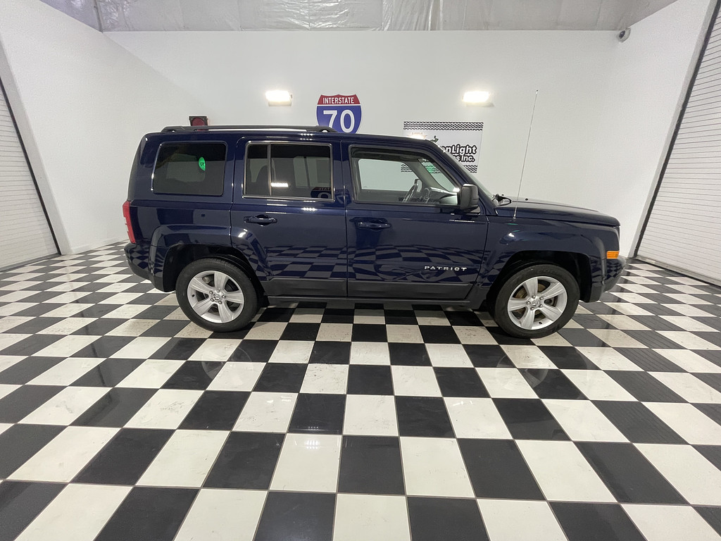 2016 Jeep PATRIOT LATITUDE Located at Dave's GreenLight Auto Sales slide-image