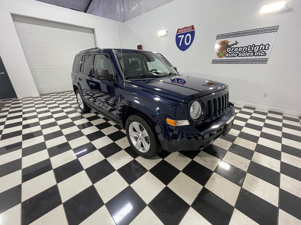 2016 Jeep PATRIOT LATITUDE Located at Dave's GreenLight Auto Sales slide-image