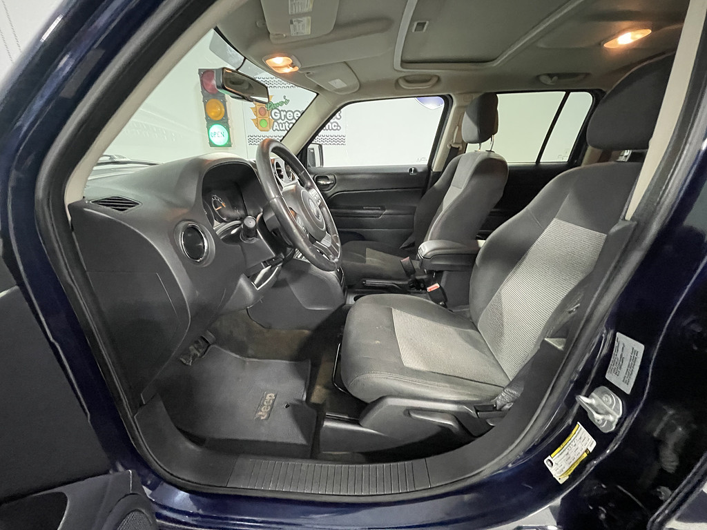 2016 Jeep PATRIOT LATITUDE Located at Dave's GreenLight Auto Sales slide-image