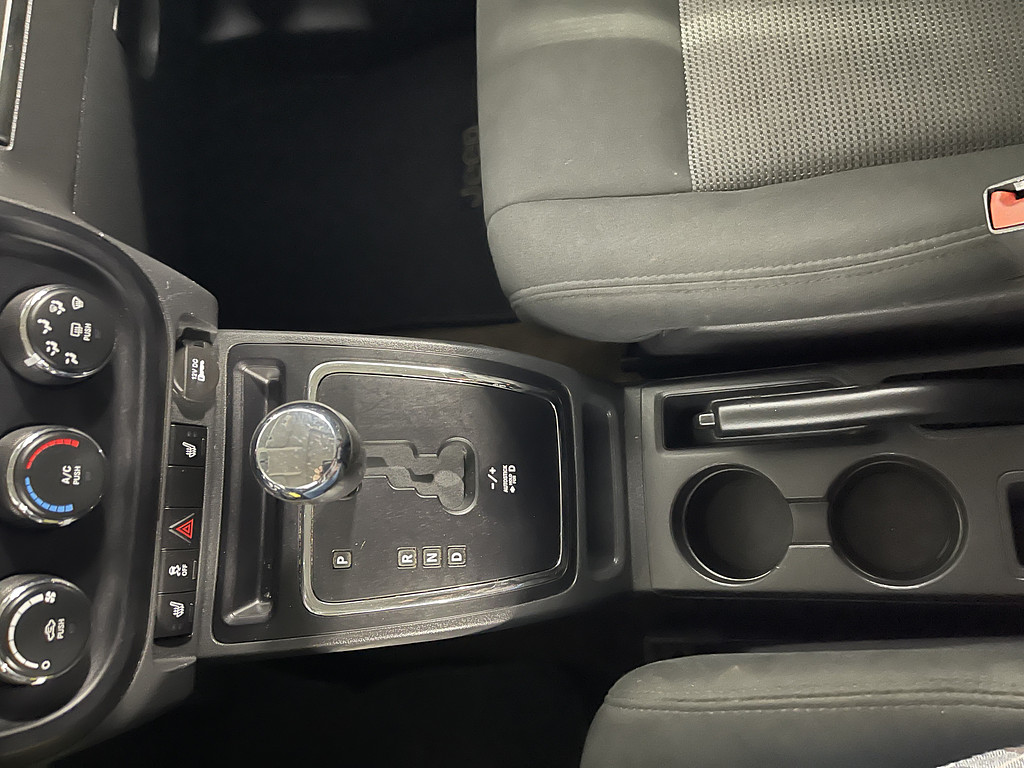 2016 Jeep PATRIOT LATITUDE Located at Dave's GreenLight Auto Sales slide-image