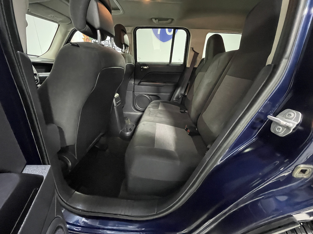 2016 Jeep PATRIOT LATITUDE Located at Dave's GreenLight Auto Sales slide-image