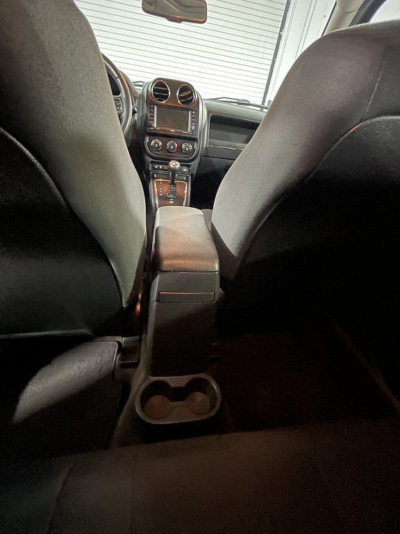 2016 Jeep PATRIOT LATITUDE Located at Dave's GreenLight Auto Sales slide-image