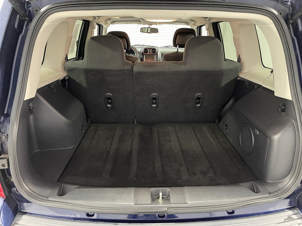 2016 Jeep PATRIOT LATITUDE Located at Dave's GreenLight Auto Sales slide-image