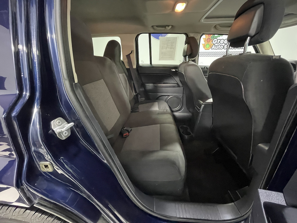 2016 Jeep PATRIOT LATITUDE Located at Dave's GreenLight Auto Sales slide-image