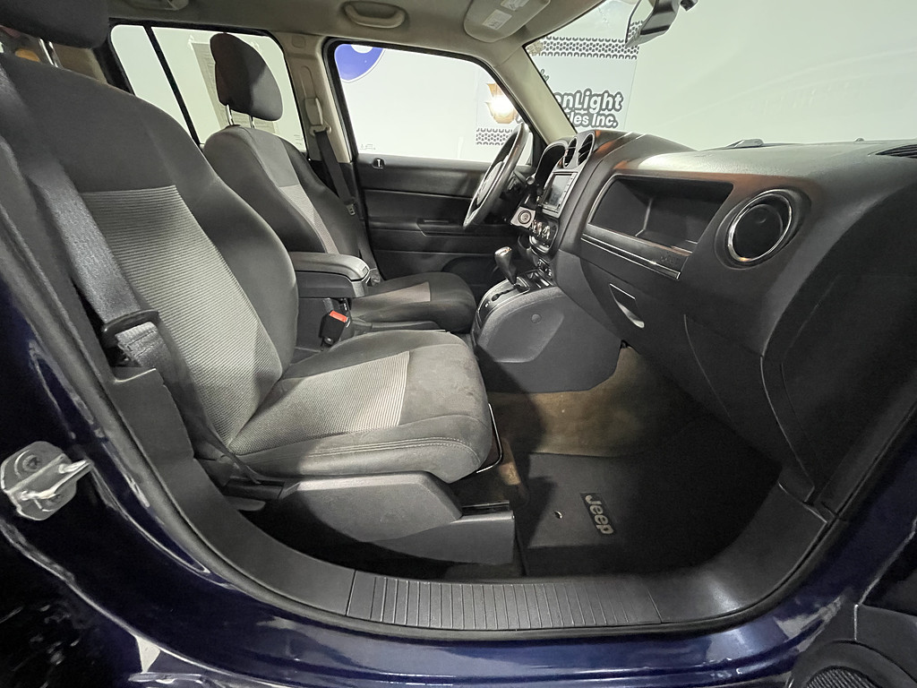 2016 Jeep PATRIOT LATITUDE Located at Dave's GreenLight Auto Sales slide-image