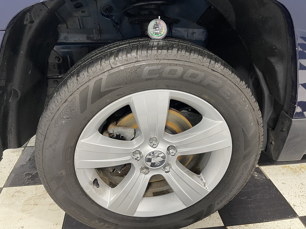 2016 Jeep PATRIOT LATITUDE Located at Dave's GreenLight Auto Sales slide-image