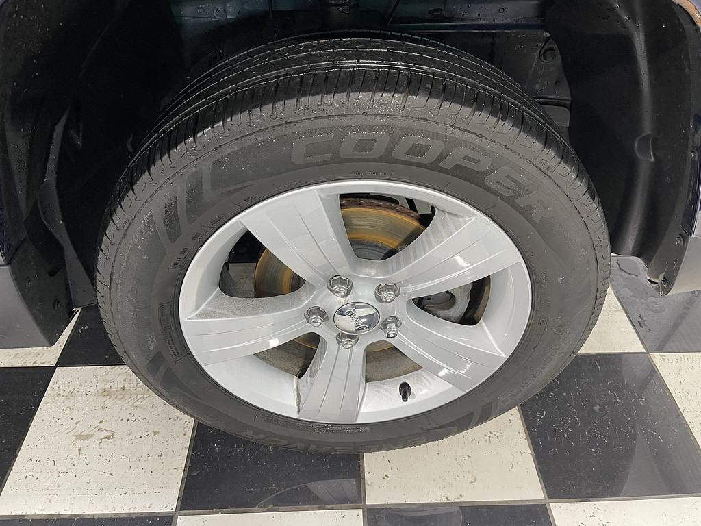 2016 Jeep PATRIOT LATITUDE Located at Dave's GreenLight Auto Sales slide-image